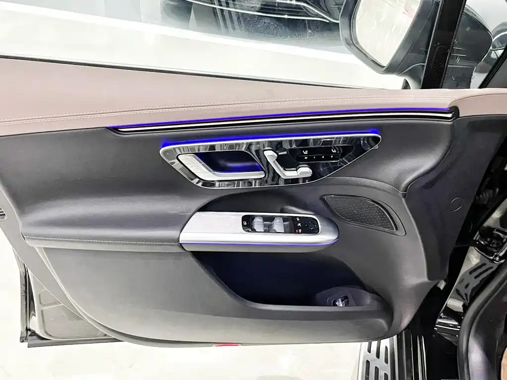 Mercedes-Benz EQE SUV 2025 — фото 11