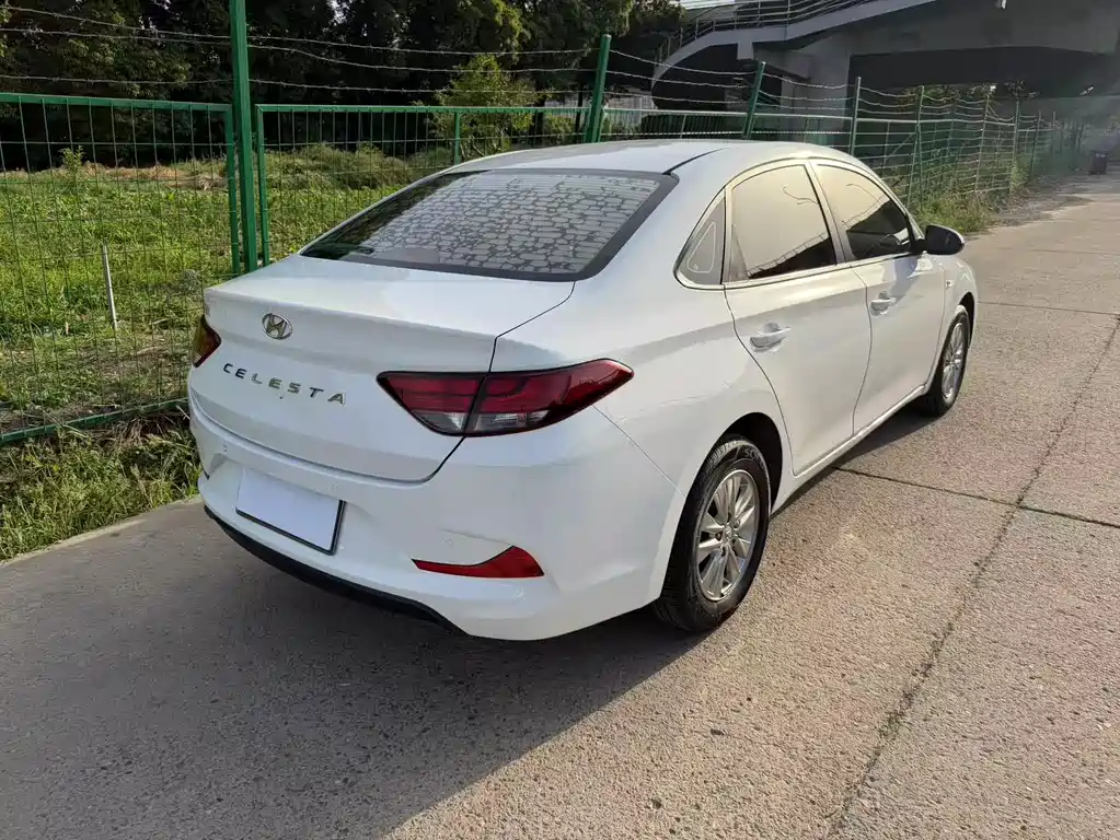 Hyundai Elantra 2019 — фото 14