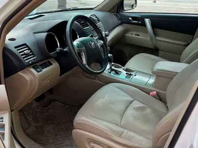 Toyota Highlander 2013 — фото 4