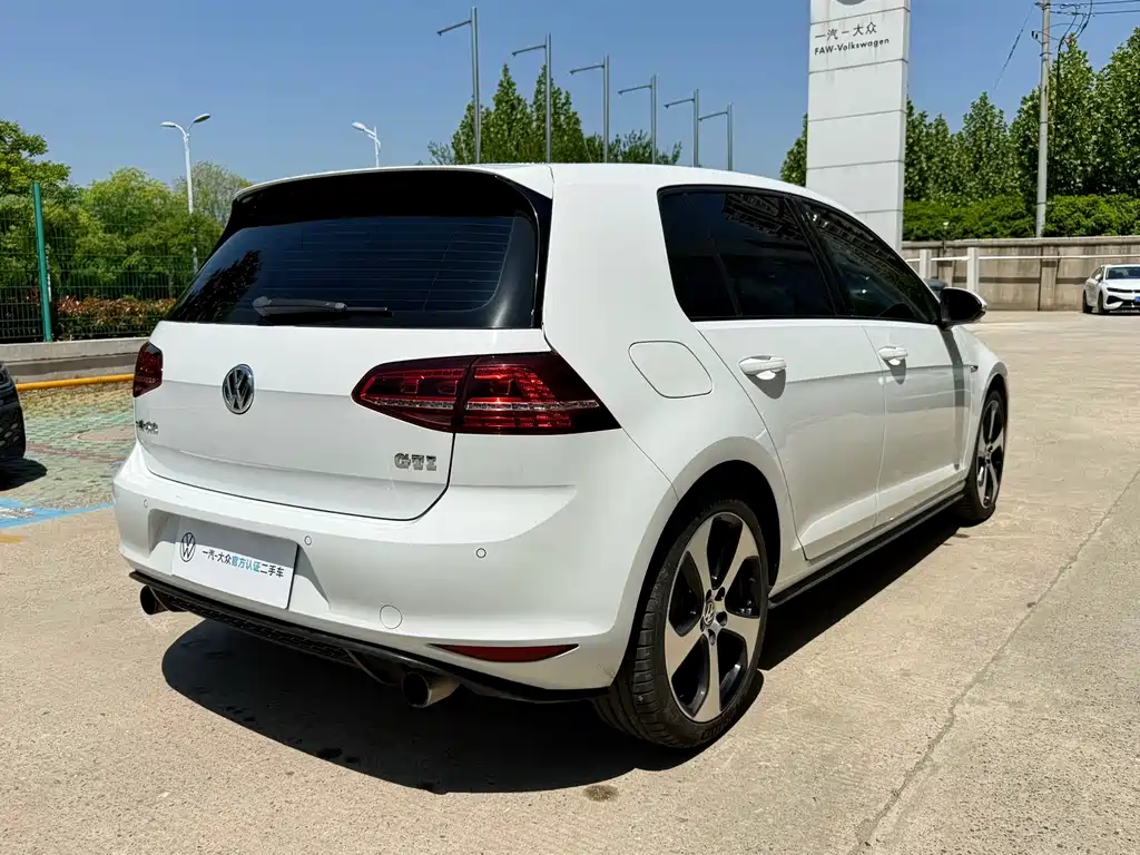 Volkswagen Golf GTI 2016 — фото 12