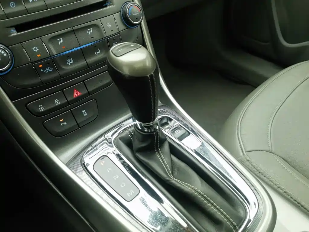 Chevrolet Malibu 2015 — фото 13