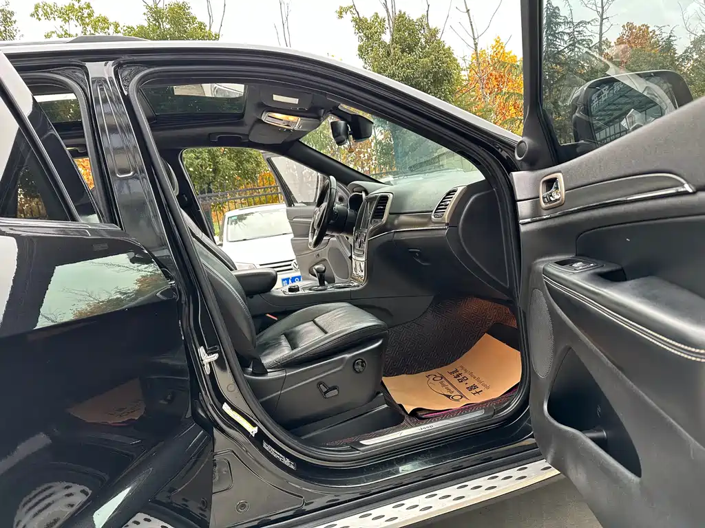 Jeep Grand Cherokee 2015 — фото 22