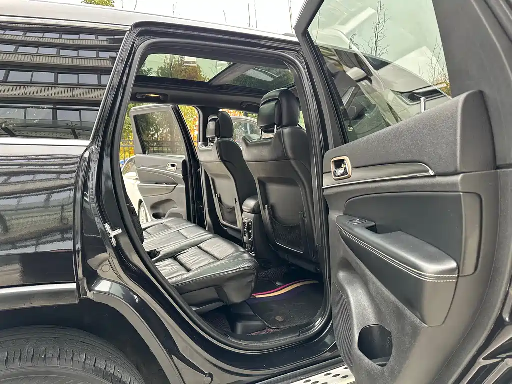 Jeep Grand Cherokee 2015 — фото 21