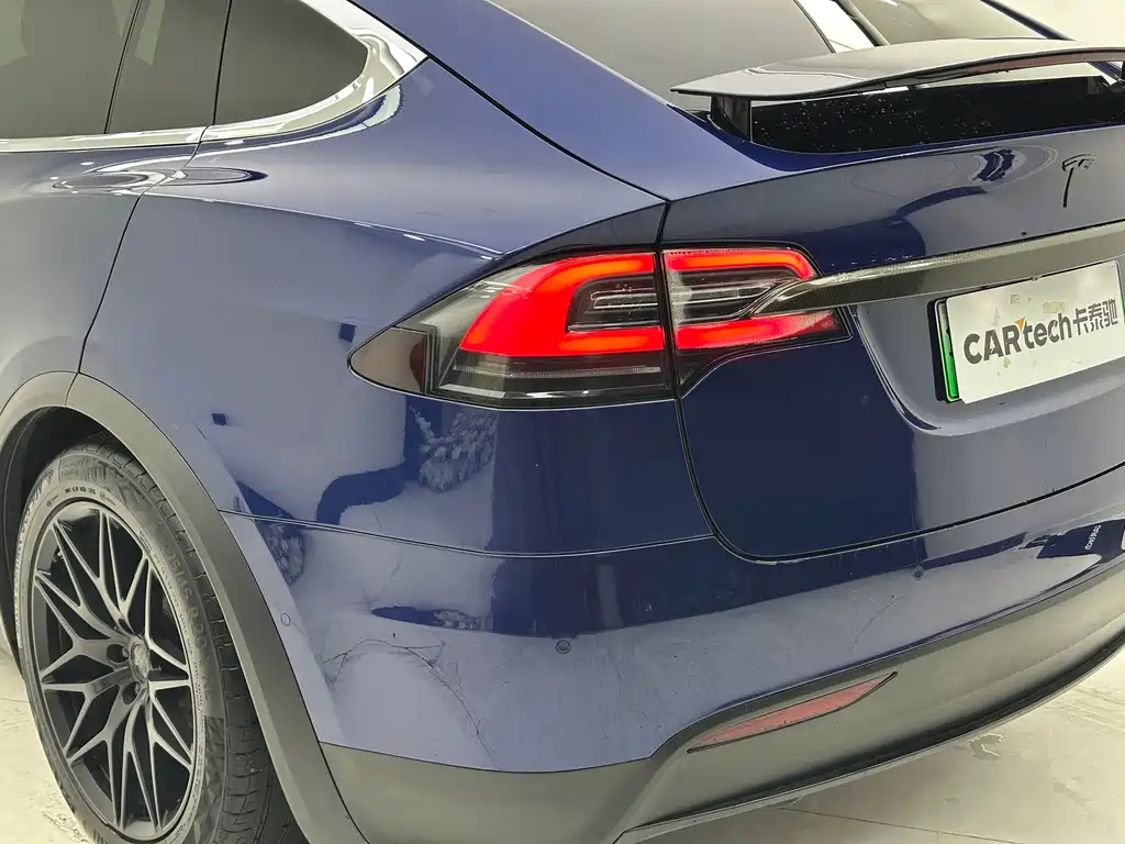 Tesla Model X 2017 — фото 10