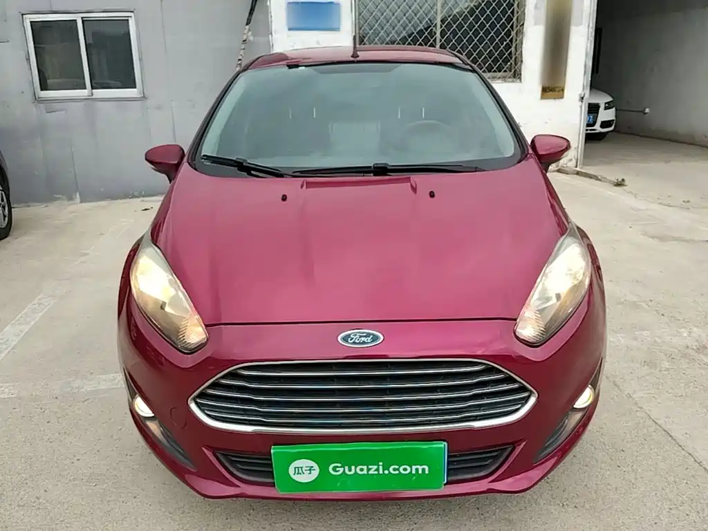 Ford Fiesta 2015 — фото 3