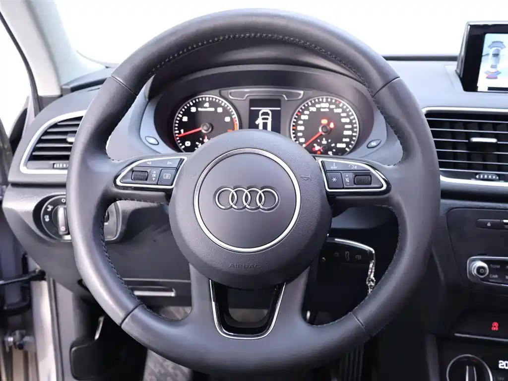 Audi Q3 2019 — фото 16