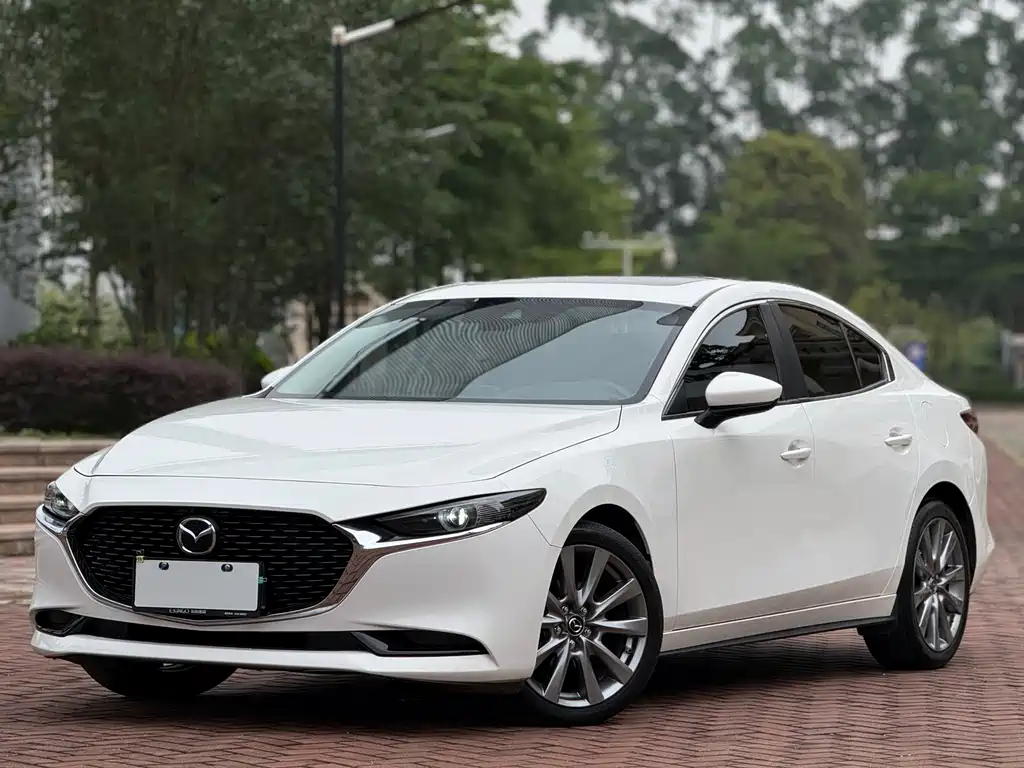 Mazda 3 Axela 2021 — фото 1