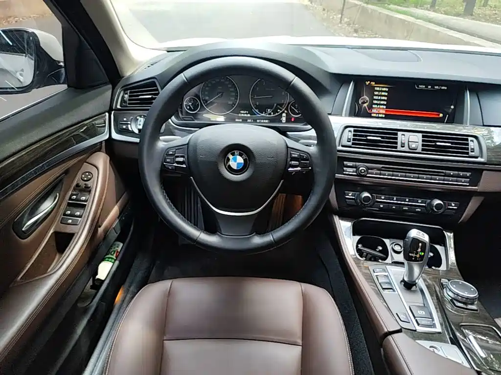 BMW 5 Series 2016 — фото 7