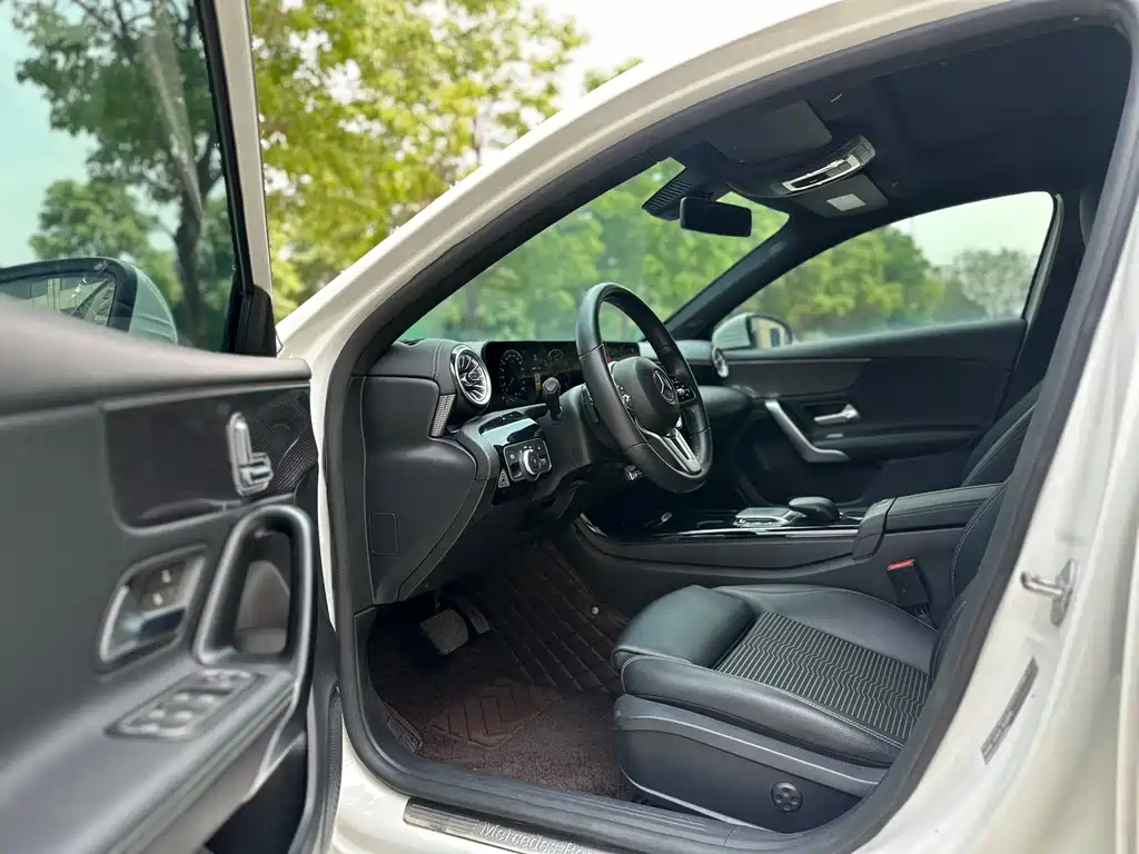 Mercedes-Benz A-Class 2022 — фото 6