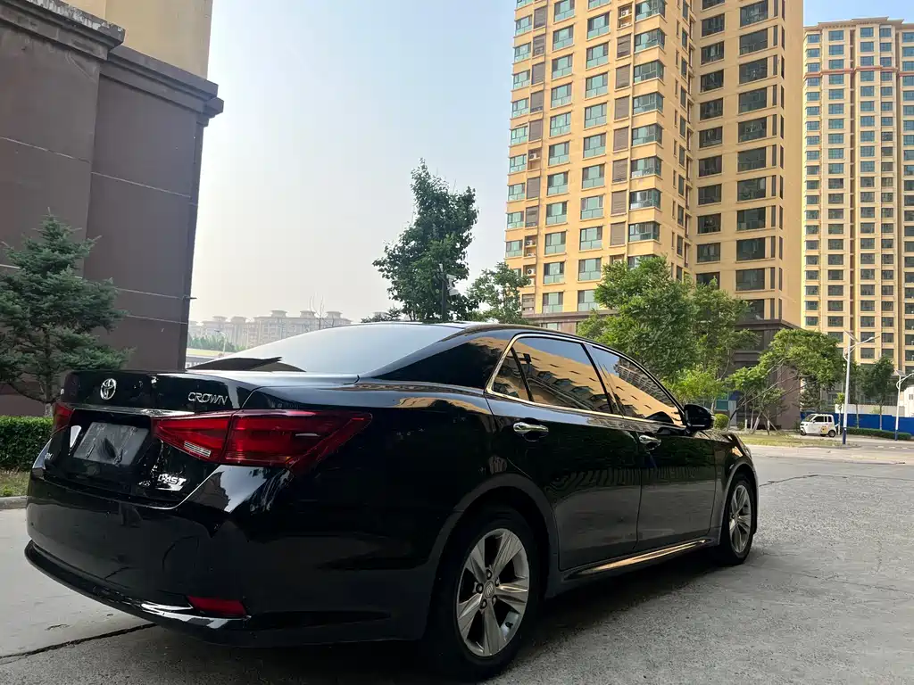 Toyota Crown 2016 — фото 4