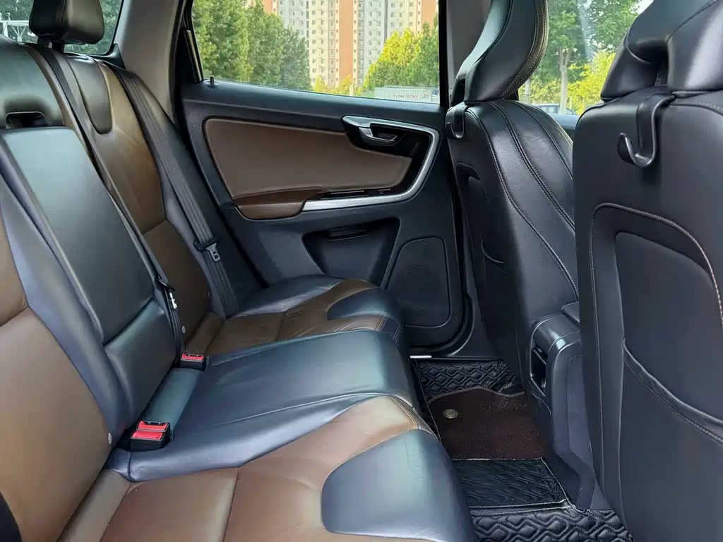 Volvo XC60 2015 — фото 11