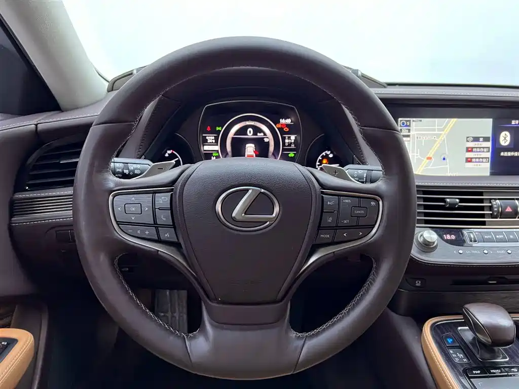 Lexus LS 2020 — фото 20