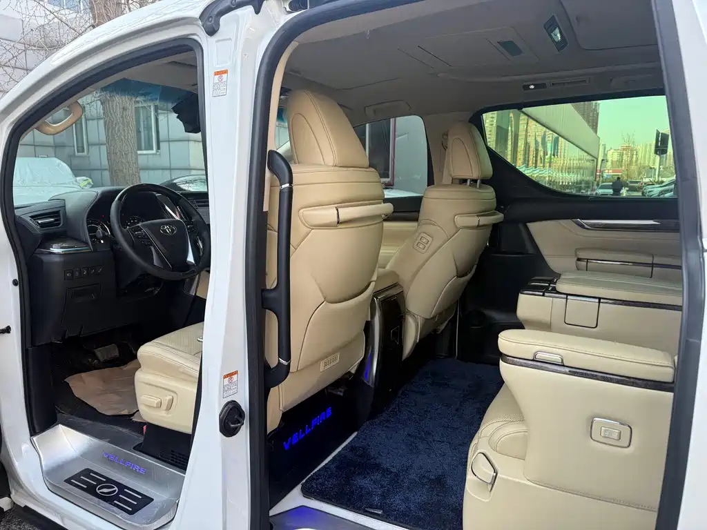 Toyota Vellfire 2022 — фото 11