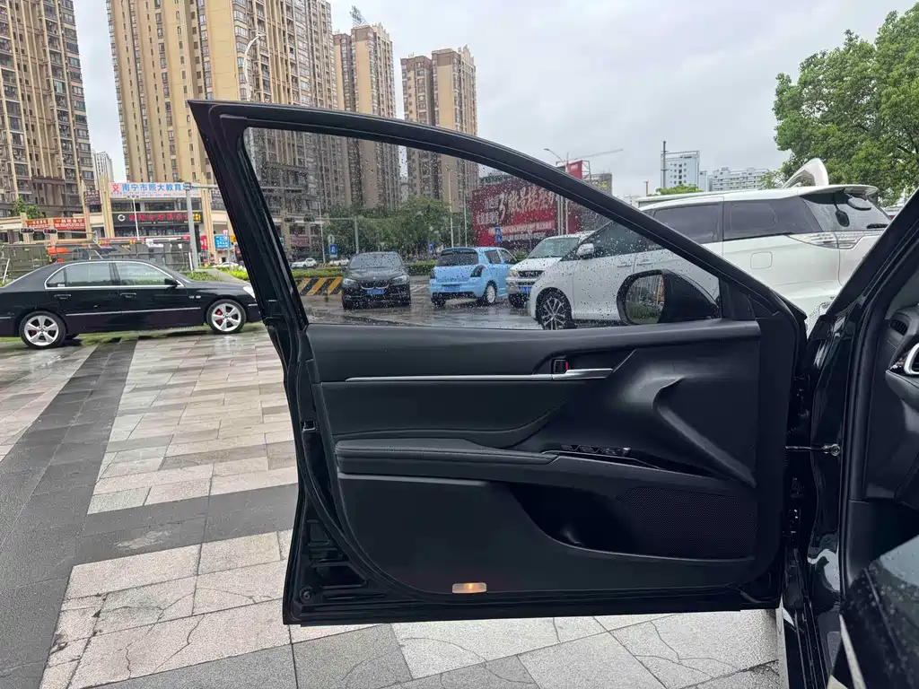 Toyota Camry 2021 — фото 17