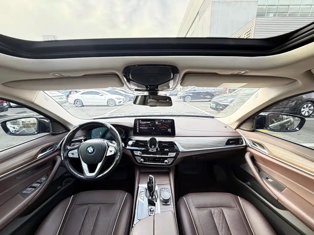 BMW 5 Series 2021 — фото 14