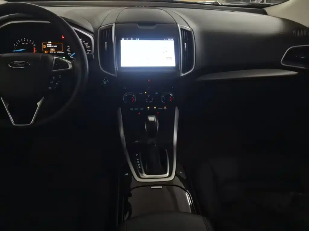 Ford Edge 2019 — фото 13