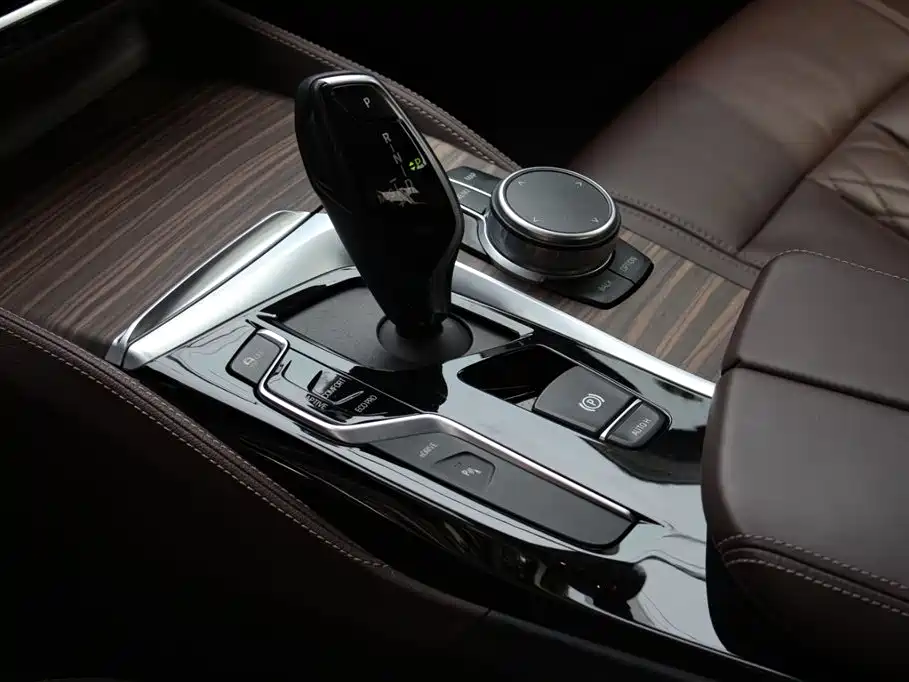 BMW 5 Series New Energy 2019 — фото 15