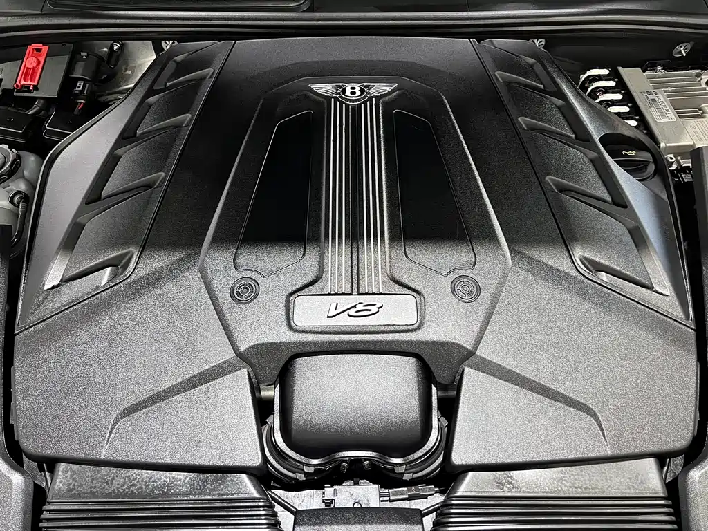 Bentley Bentayga 2021 — фото 18