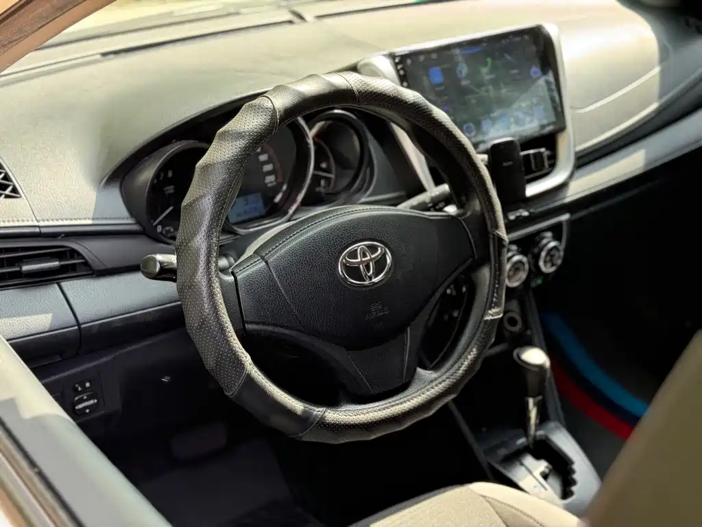 Toyota Yaris L 2020 — фото 9
