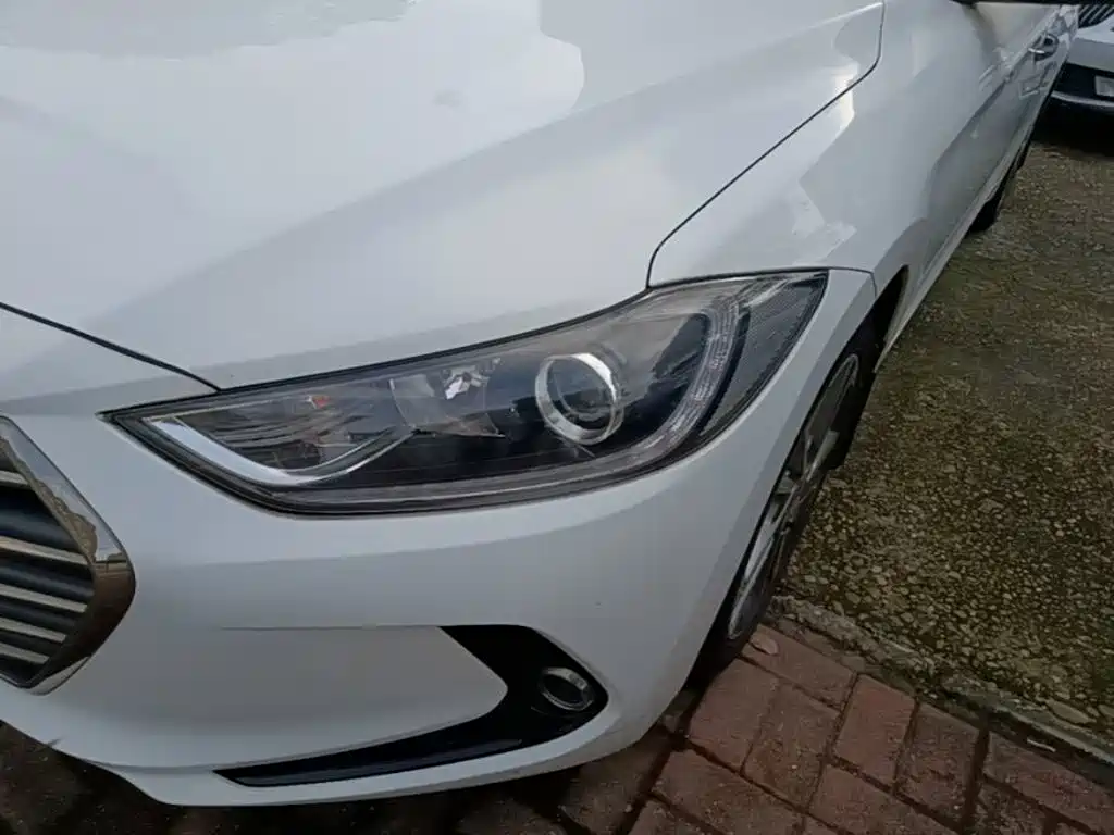 Hyundai Elantra 2018 — фото 24