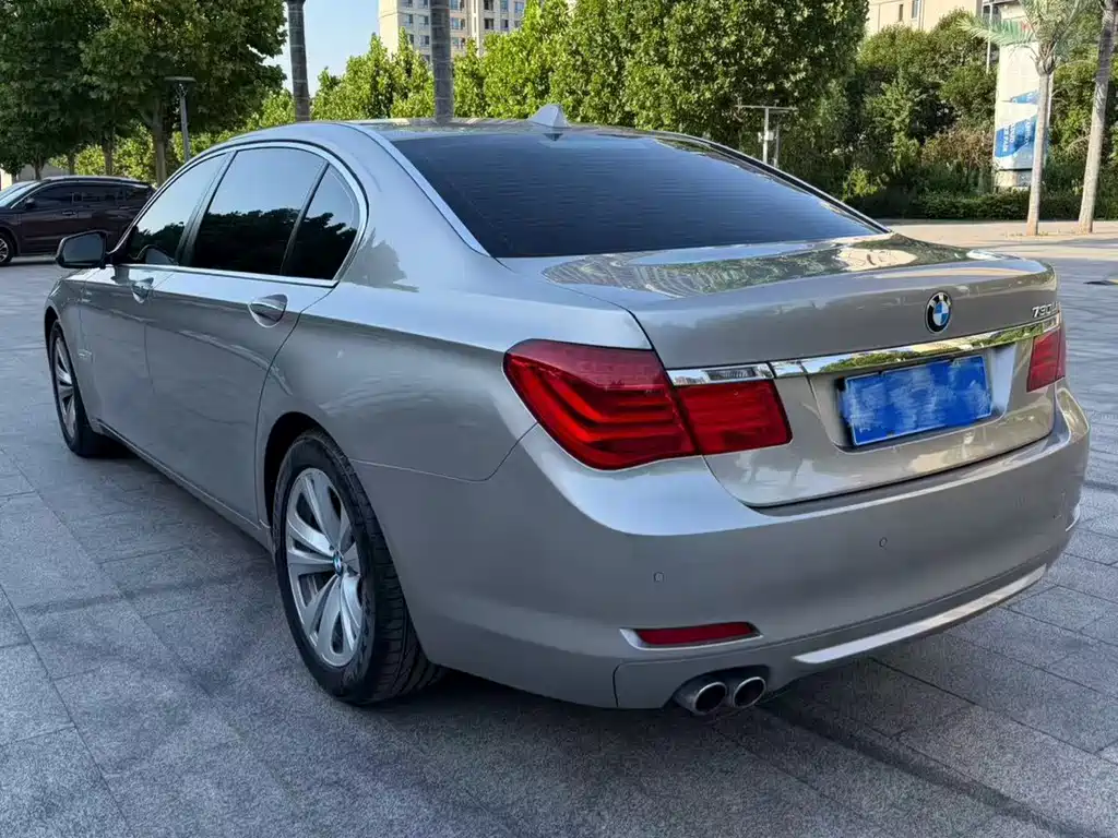 BMW 7 Series 2011 — фото 4