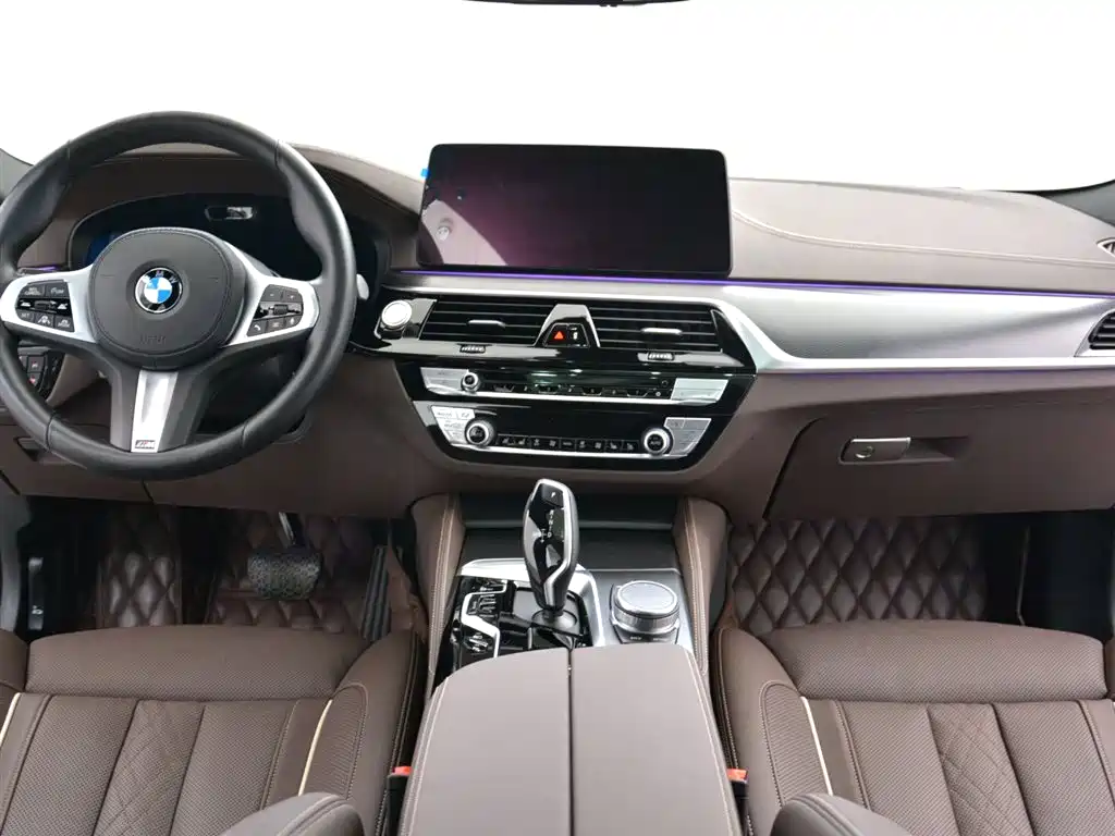 BMW 5 Series 2022 — фото 10