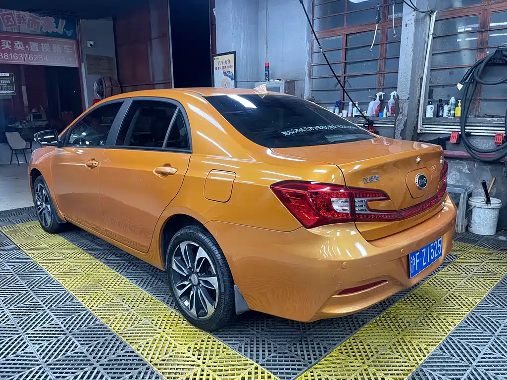 BYD Qin NEV 2015 — фото 4