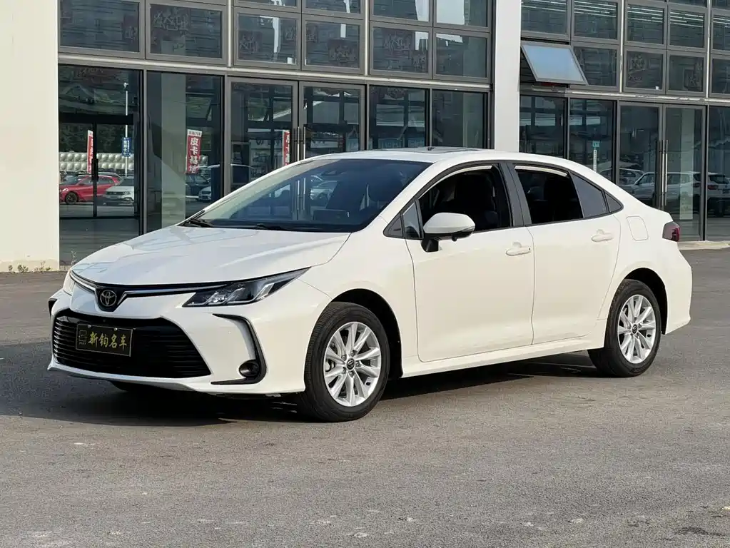 Toyota Corolla 2024 — фото 1