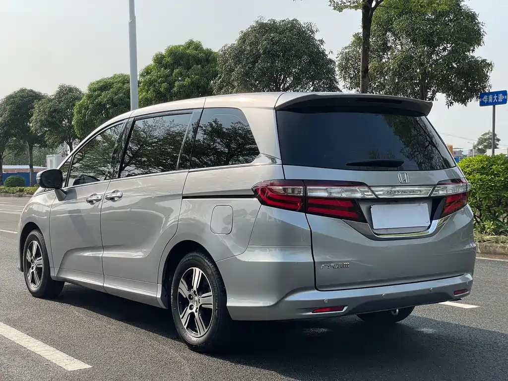 Honda Odyssey 2018 — фото 6