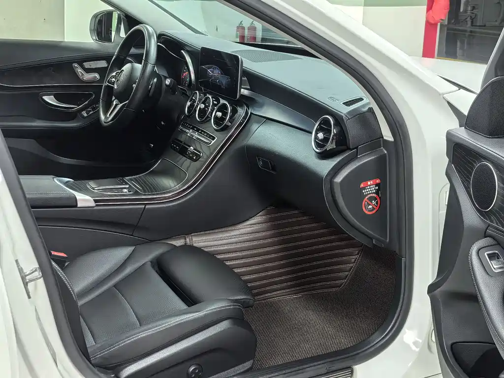 Mercedes-Benz C-Class 2019 — фото 13