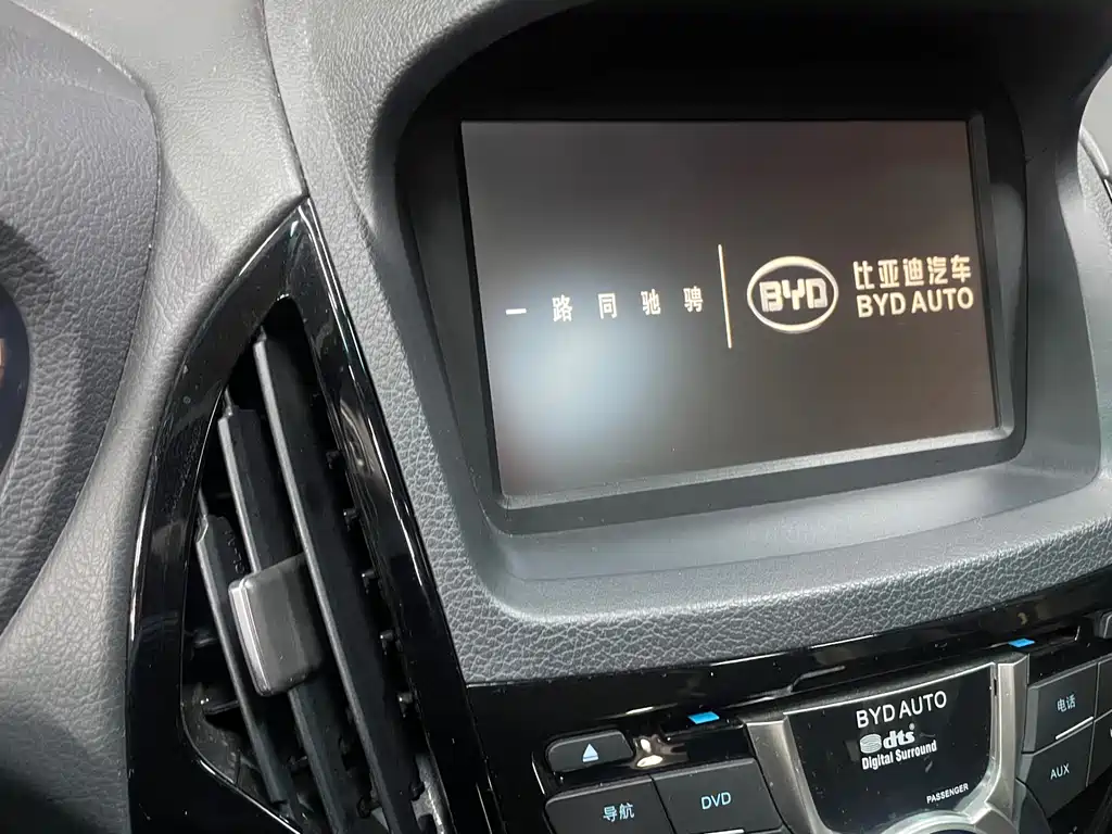 BYD Qin NEV 2015 — фото 11