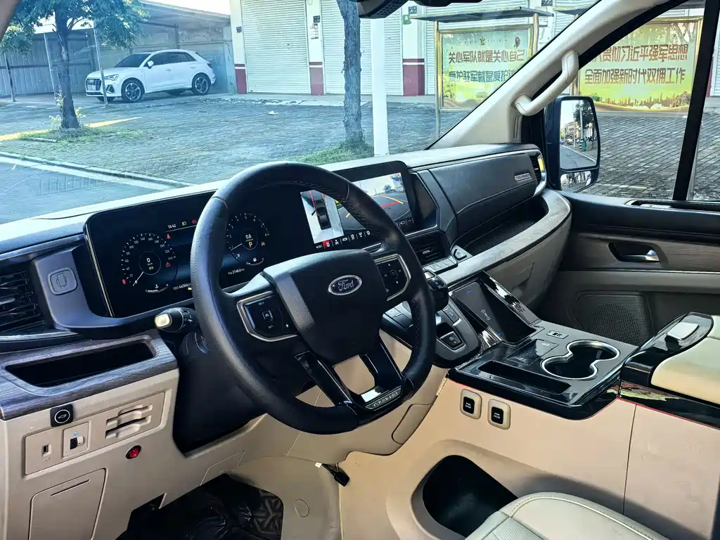 Ford Tourneo 2023 — фото 7