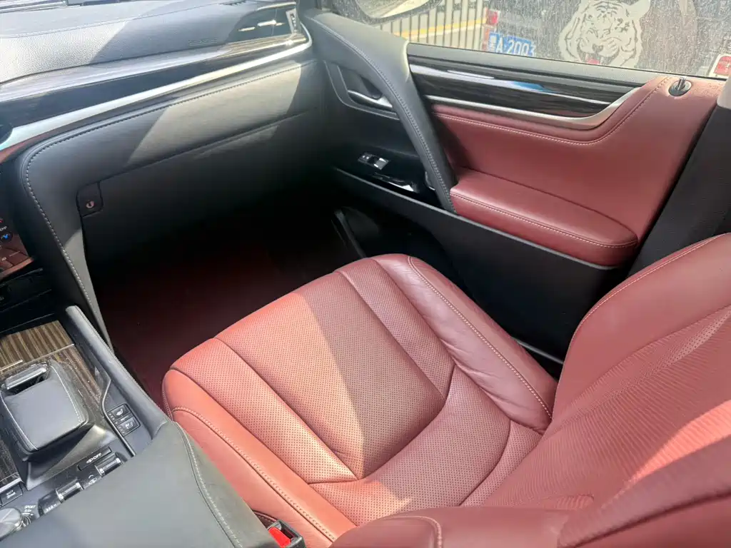 Lexus LX 2022 — фото 11