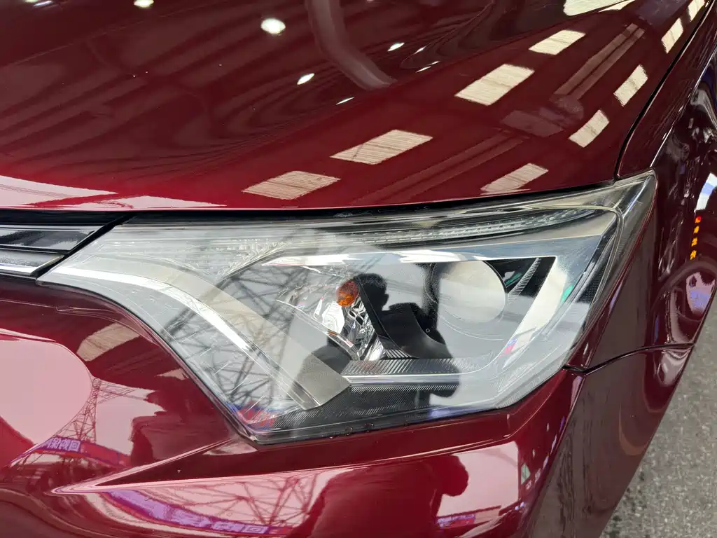 Toyota RAV4 2017 — фото 9