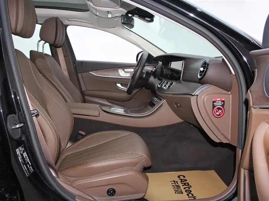 Mercedes-Benz E-Class 2023 — фото 19