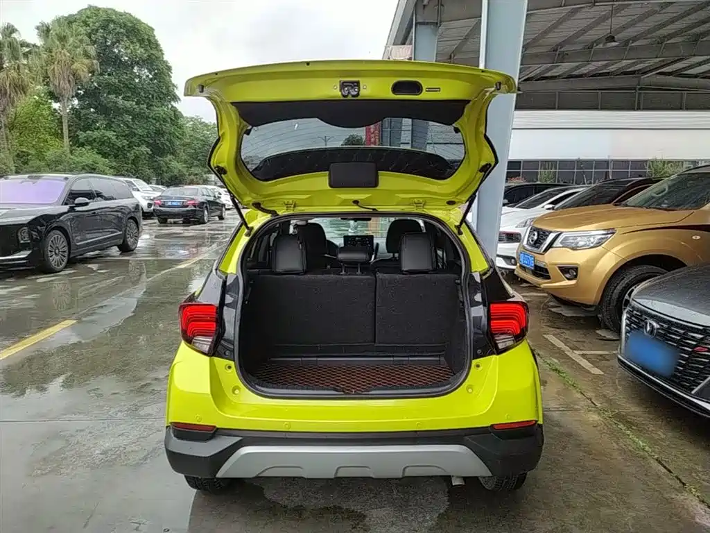 Toyota Yaris L 2022 — фото 19