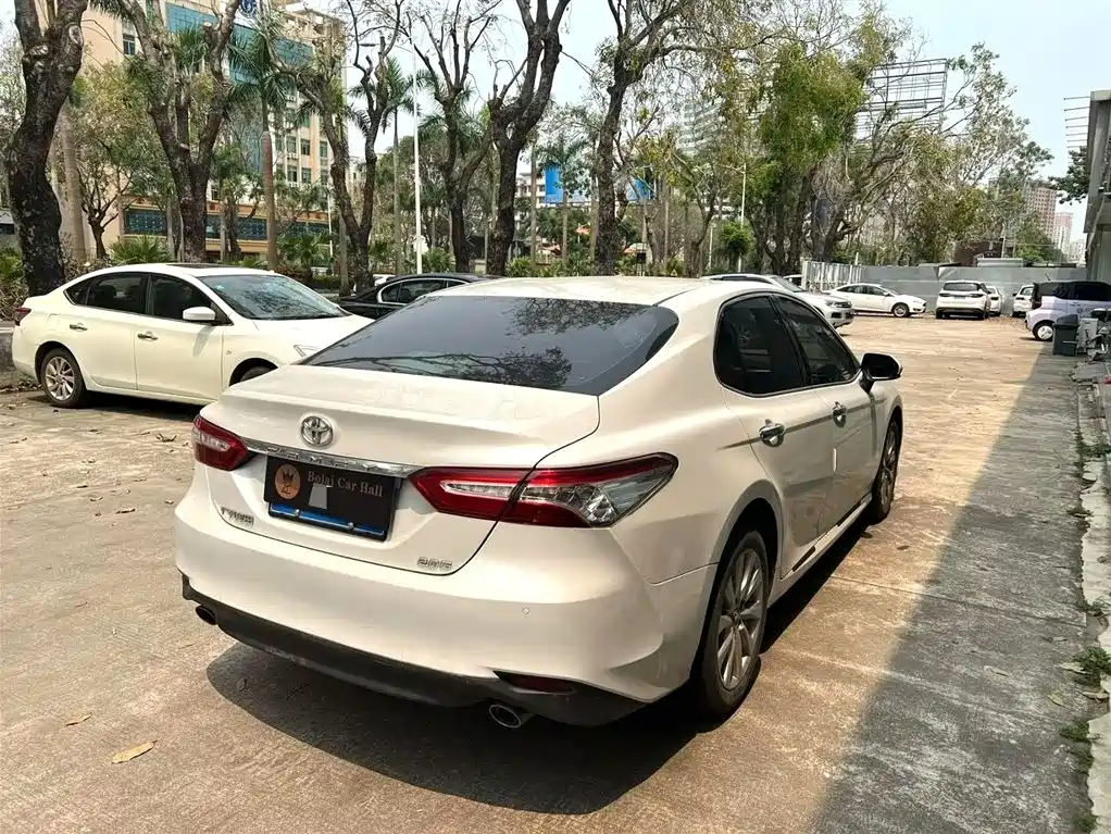 Toyota Camry 2019 — фото 5