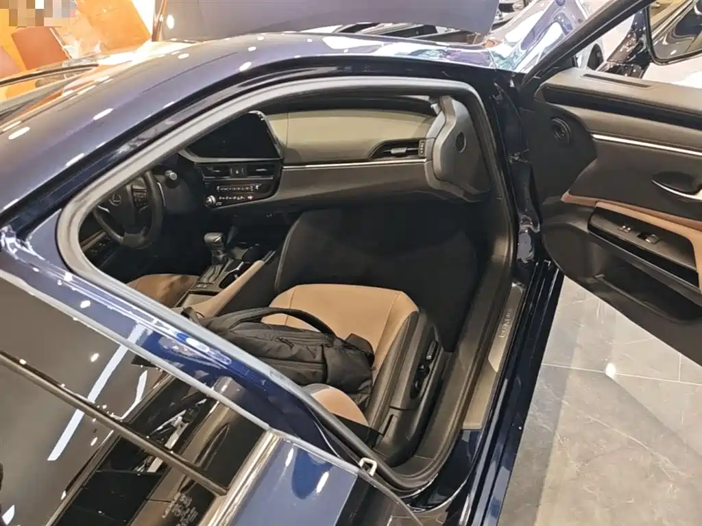 Lexus ES 2023 — фото 11