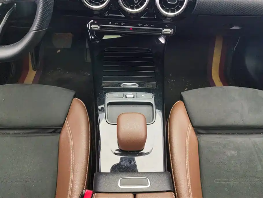 Mercedes-Benz A-Class 2019 — фото 16