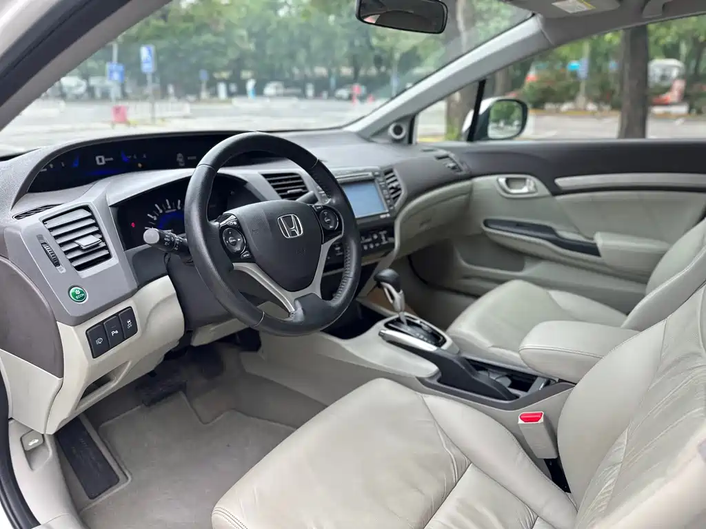 Honda Civic 2014 — фото 16