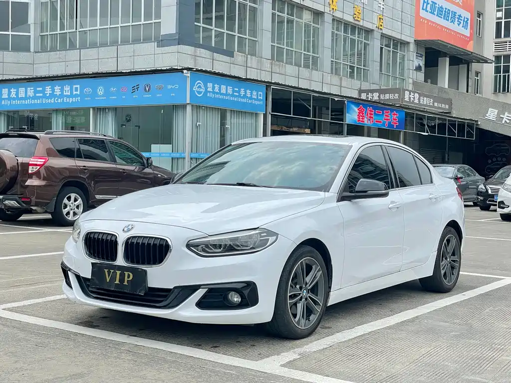 BMW 1 Series 2019 — фото 1