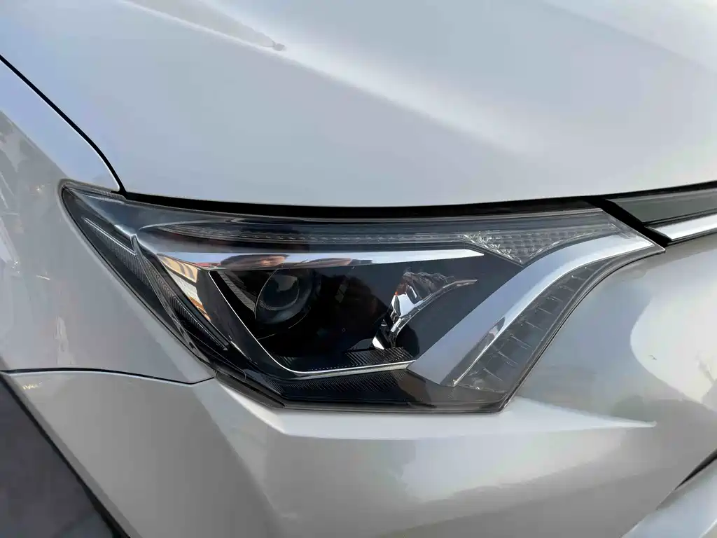 Toyota RAV4 2019 — фото 20