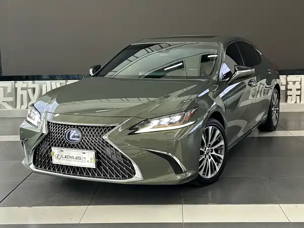 Lexus ES 2019