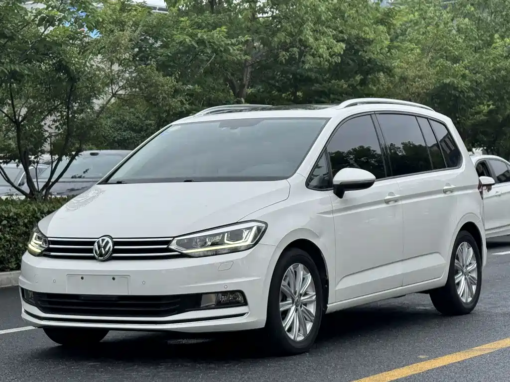 Volkswagen Touran 2018 — фото 1