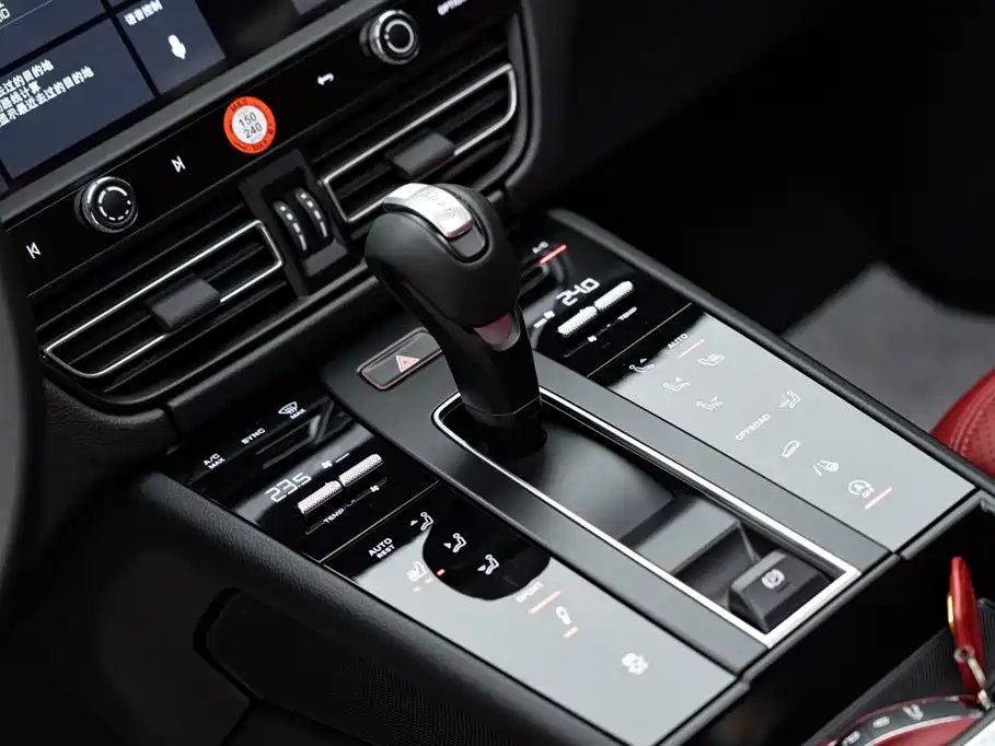 Porsche Macan 2023 — фото 13