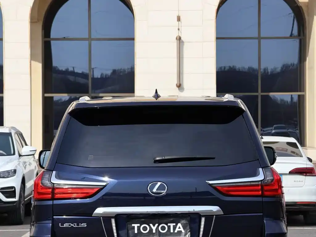 Lexus LX 2019 — фото 9