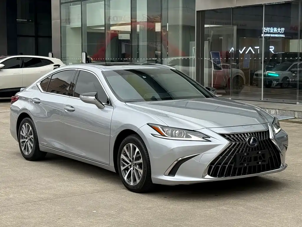 Lexus ES 2021 — фото 1