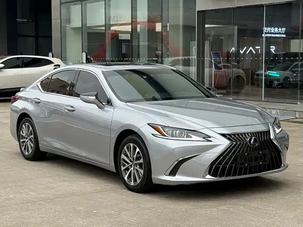 Lexus ES 2021