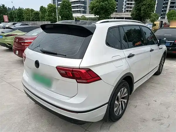 Volkswagen Tiguan L Plug-In Hybrid 2021