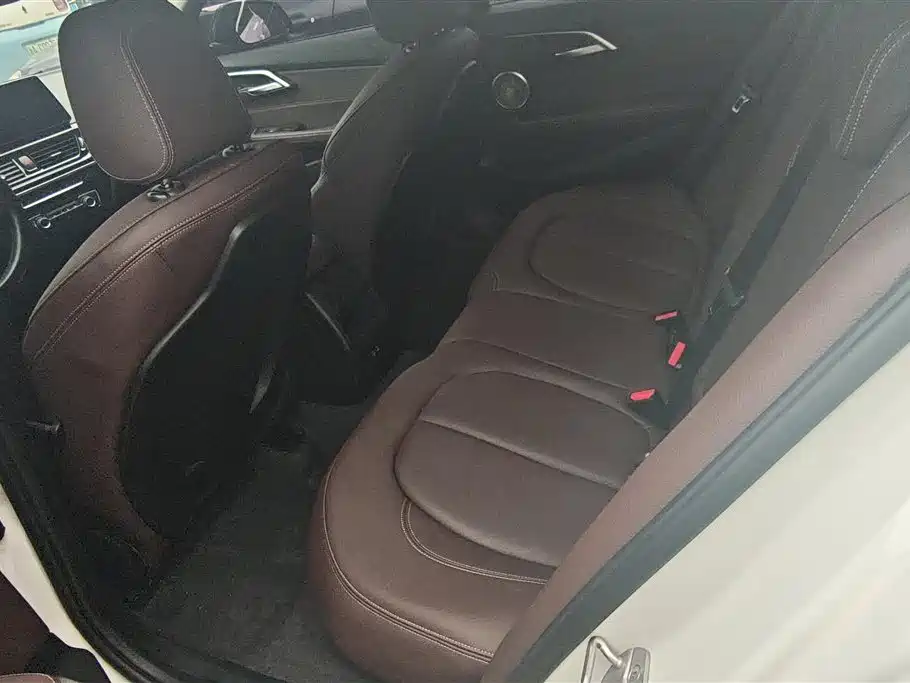 BMW 1 Series 2023 — фото 11